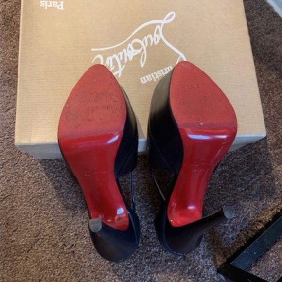 Christian Louboutin - Picture 5 of 6